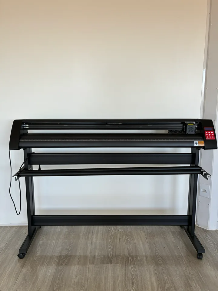 Plotter de corte de madeira e acrílico